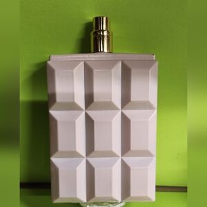 Sabrina Carpenter perfume